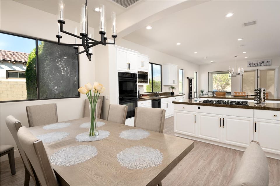 Living room, Seating area, Dining area, oven, stove