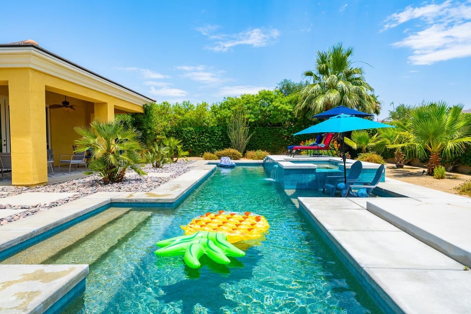 Spring, Day, Garden, Garden view, Pool view, Swimming pool, sunbed