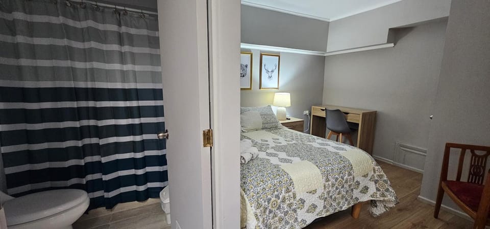 Bed, Bathroom, Photo of the whole room, Bedroom, towels