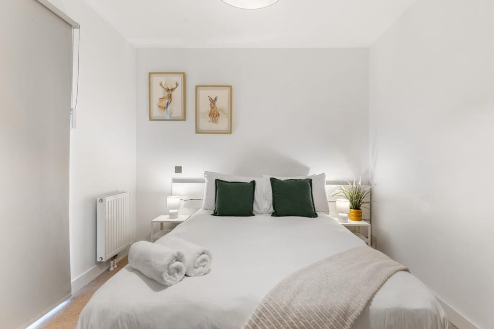 Khayat Homes - The Cosy Cabot - 2 Bed Apartment in London