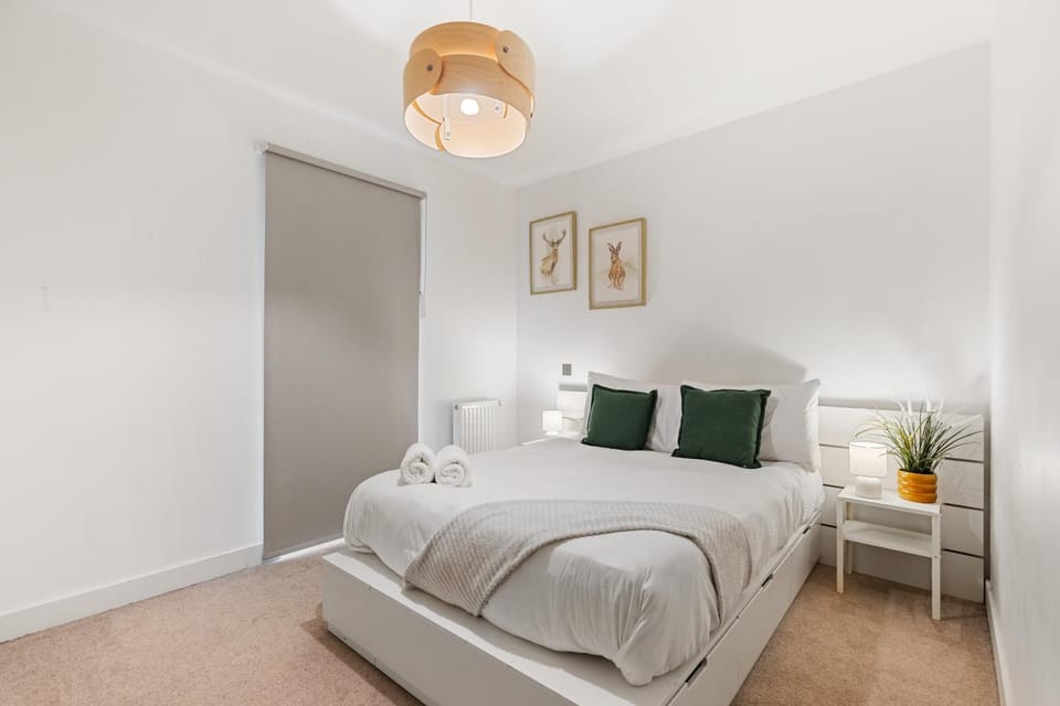 Khayat Homes - The Cosy Cabot - 2 Bed Apartment in London