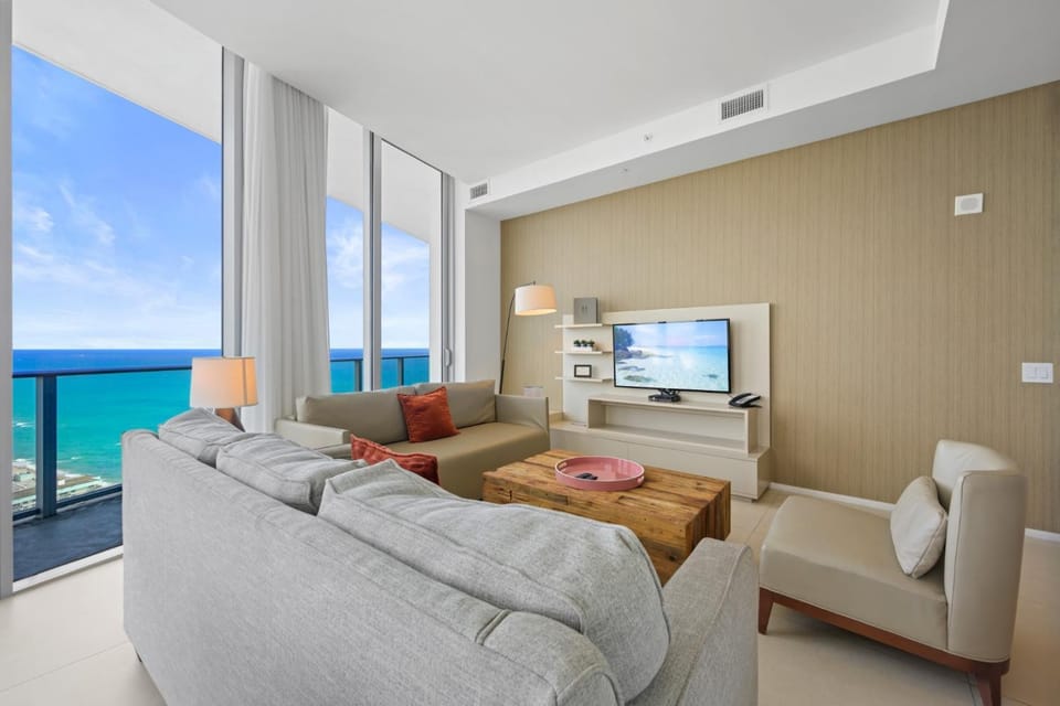 Beautiful Beachfront Penthouse Apartment in Hollywood Beach