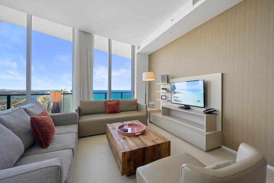 Beautiful Beachfront Penthouse Apartment in Hollywood Beach