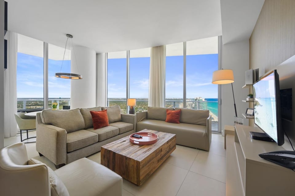 Beautiful Beachfront Penthouse Apartment in Hollywood Beach