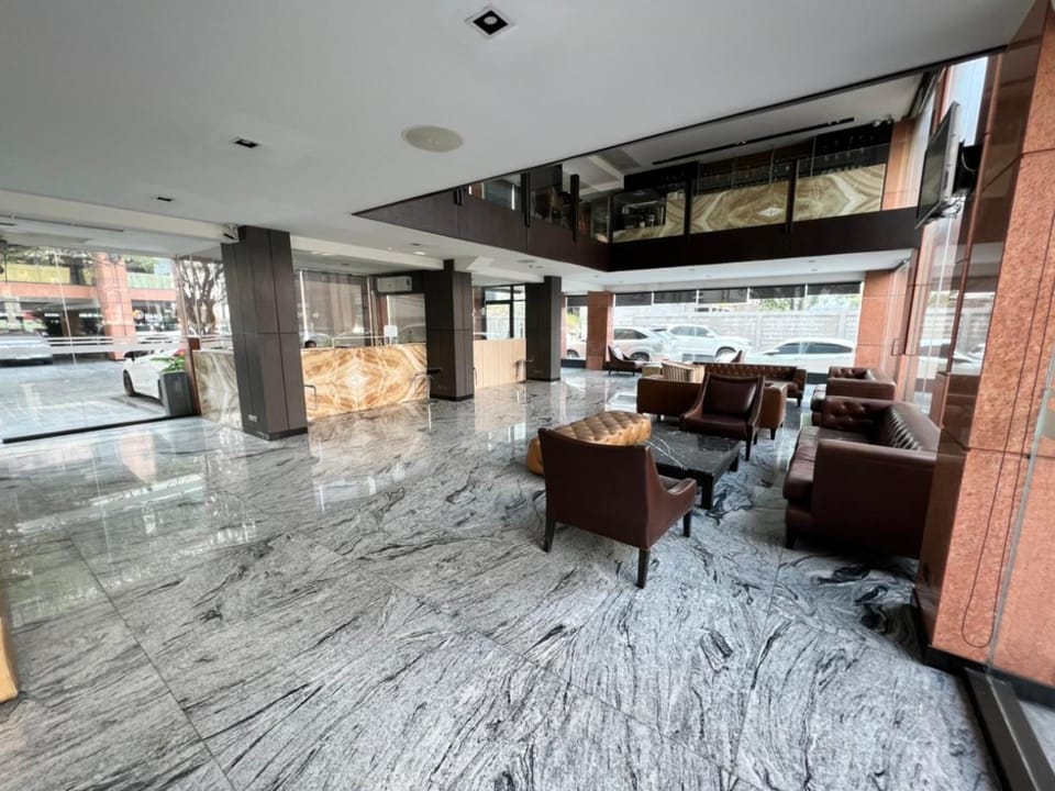Communal lounge/ TV room, Living room, Seating area