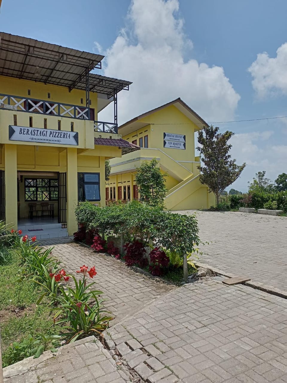 Berastagi Mountain View Homestay & Pizzeria Vacation rental in Indonesia
