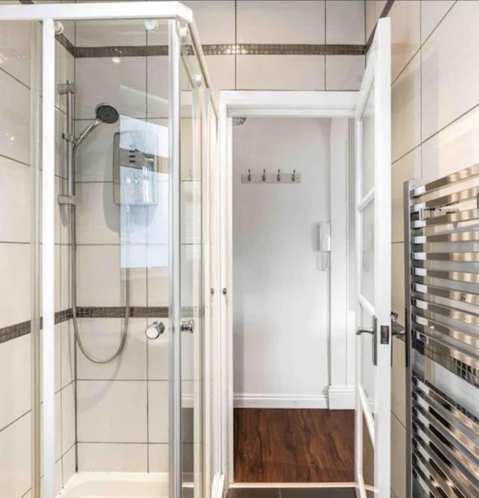 Between Piers, the stylish studio flat in Cannon place Apartment in Hove