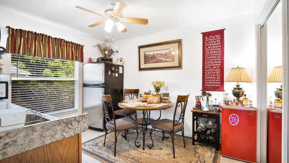 La Maison de LorBu Private Apt Breakfast Apartment in Orlando