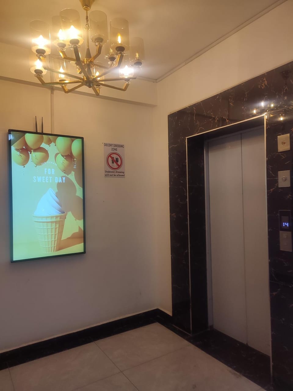 Facade/entrance, elevator