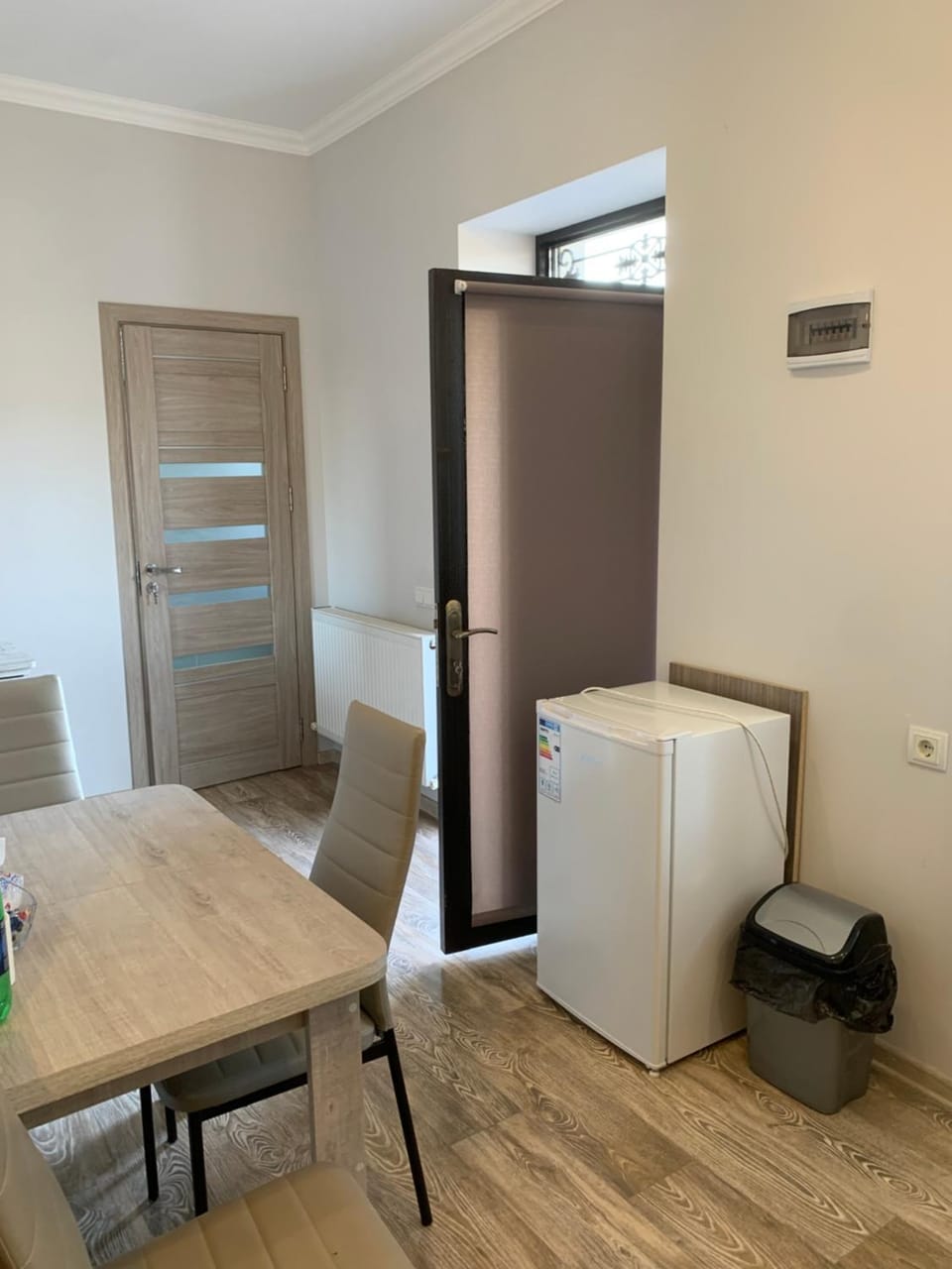 Kitchen or kitchenette, Dining area