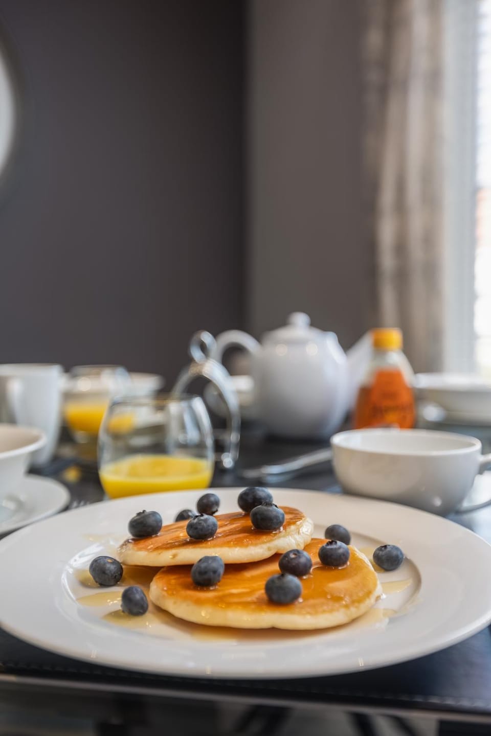 Sugar Reef - A Fantastic Modern House with Garden, Free Parking for 2 cars, Electric Vehicle Point, Whitby Beach, Shops, Bars, Restaurants just a 10 minute walk away, Maximum Occupancy 4 Guests House in England