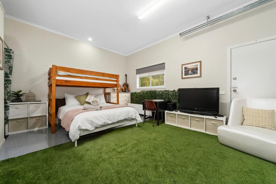 Bed, Bedroom, bunk bed, heating, internet, towels