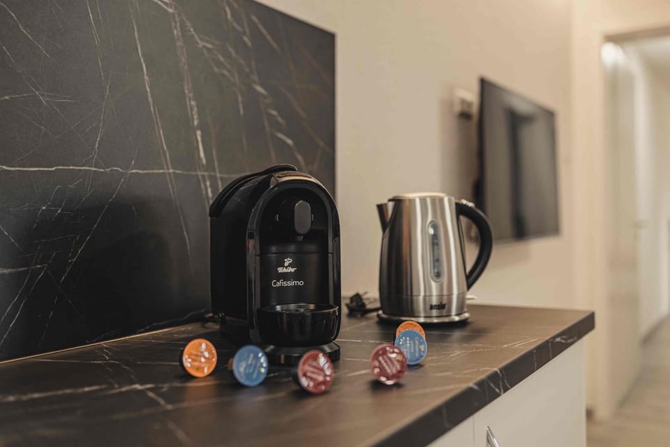 Coffee/tea facilities, Kitchen or kitchenette