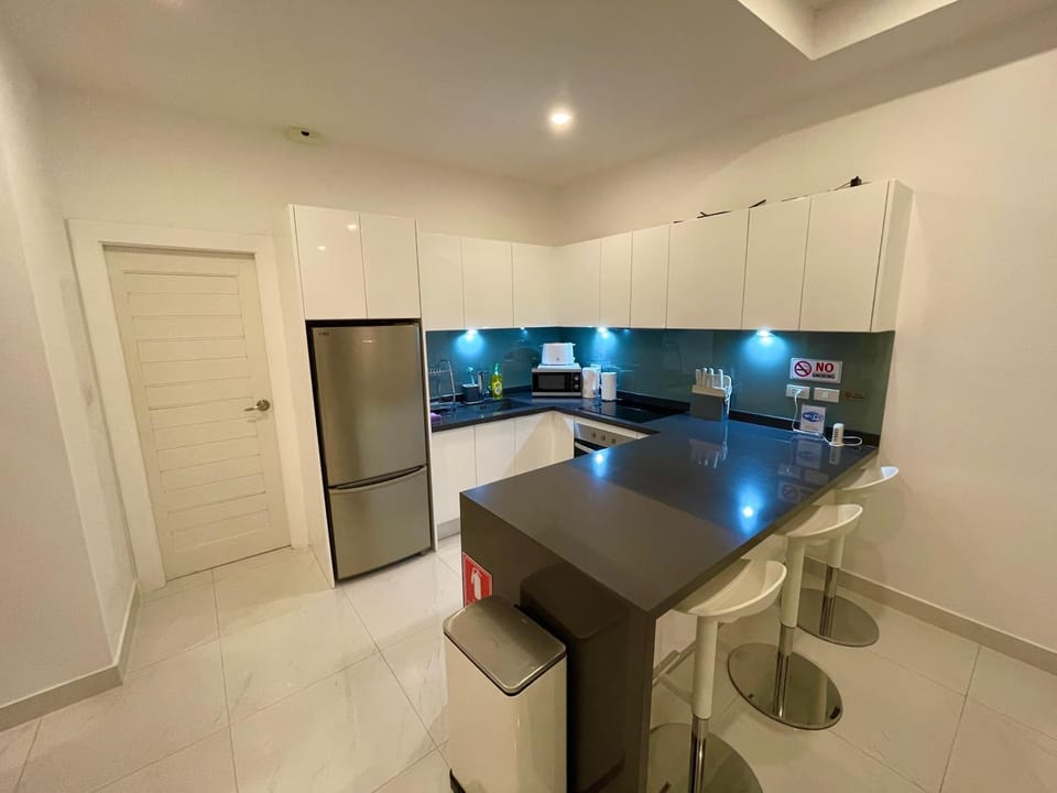 Kitchen or kitchenette, oven
