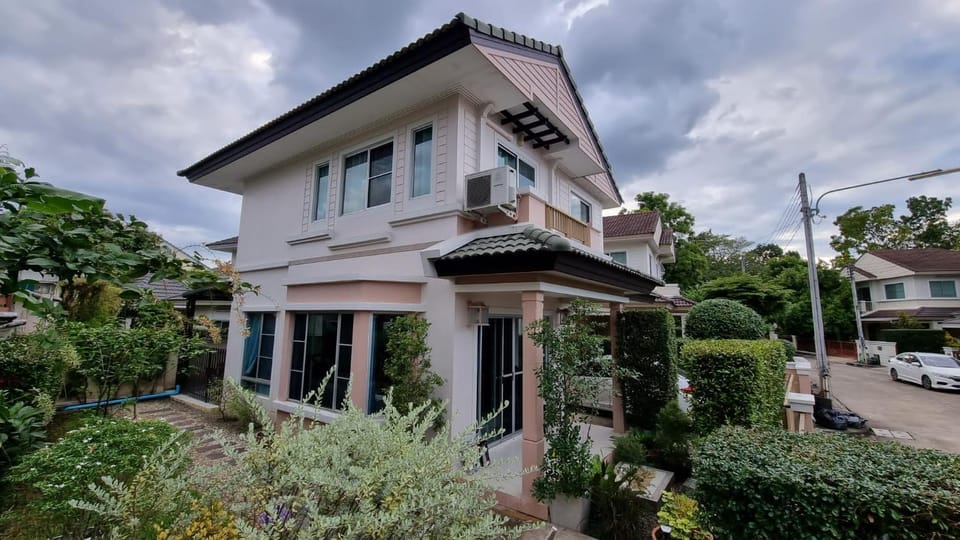 Property building, Garden, Garden view, Parking