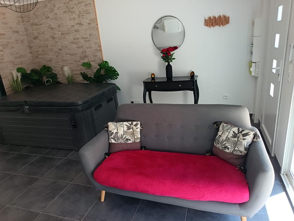 Évasion romantique avec jacuzzi intérieur Apartment in Bourgogne-Franche-Comté