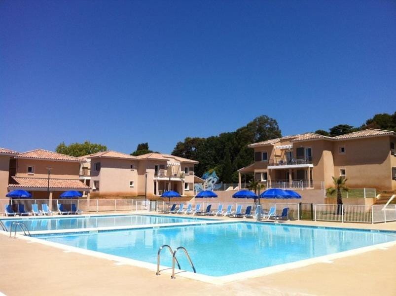 Studio Résidence 3 étoiles Odalys Les Océanides Piscine Plage Argentière parking boite à clé Apartment in La Londe-les-Maures