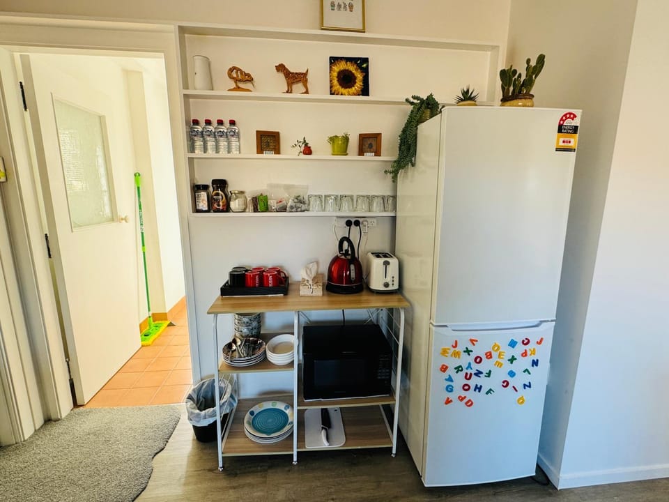 Kitchen or kitchenette, minibar, pet friendly, toaster