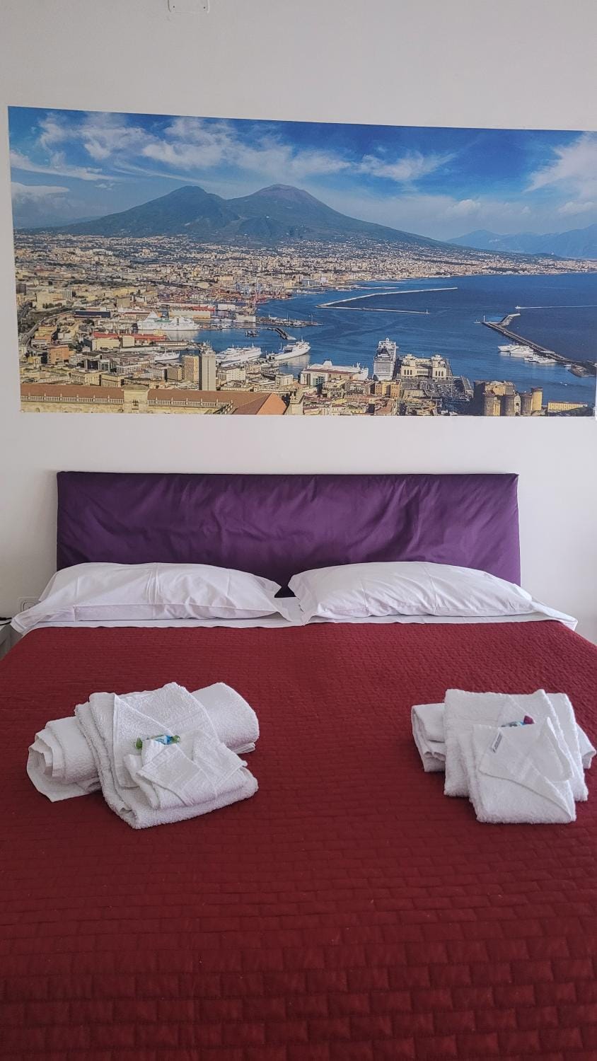 Bed, towels