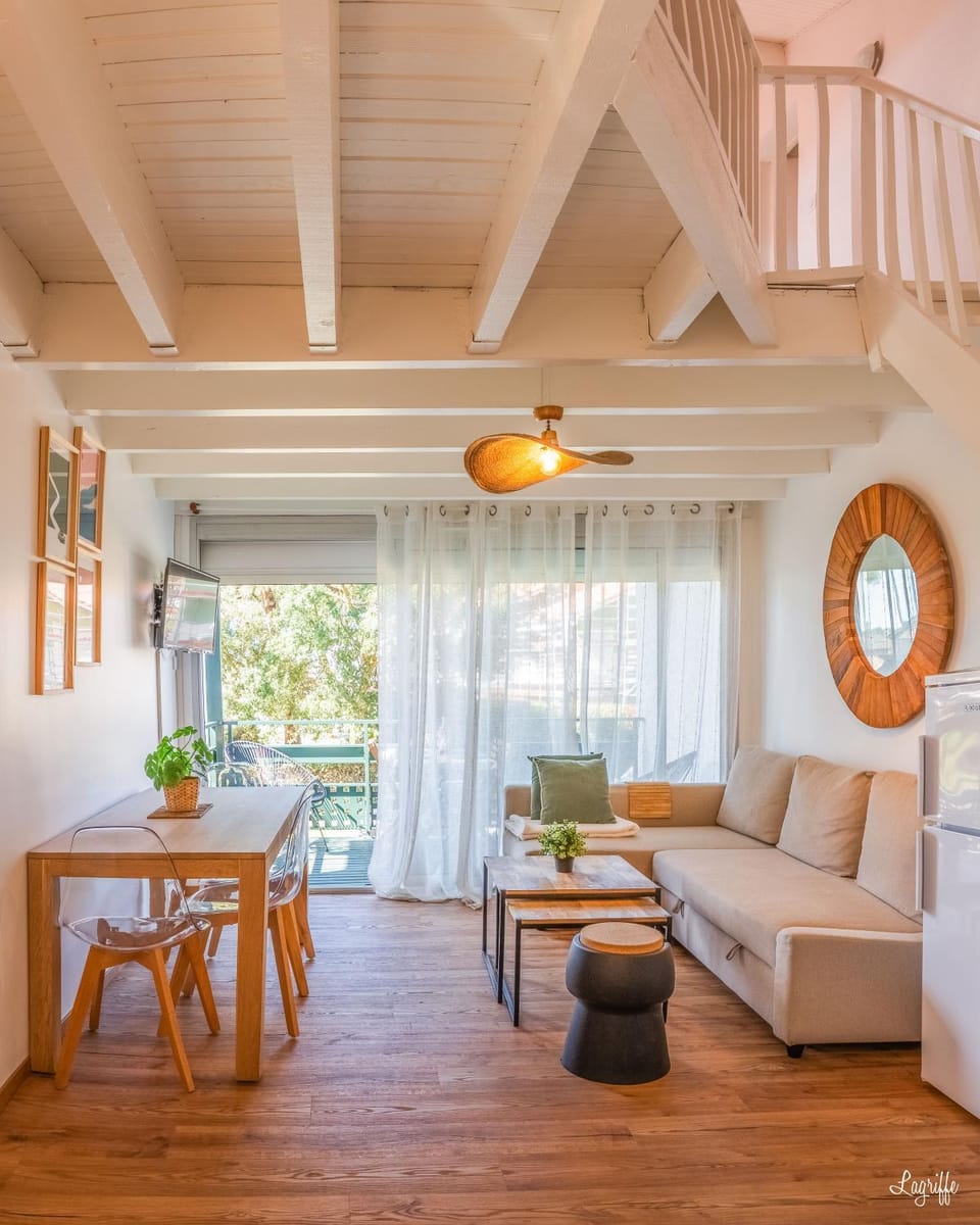 Patio, View (from property/room), Balcony/Terrace, Living room, Seating area, Dining area