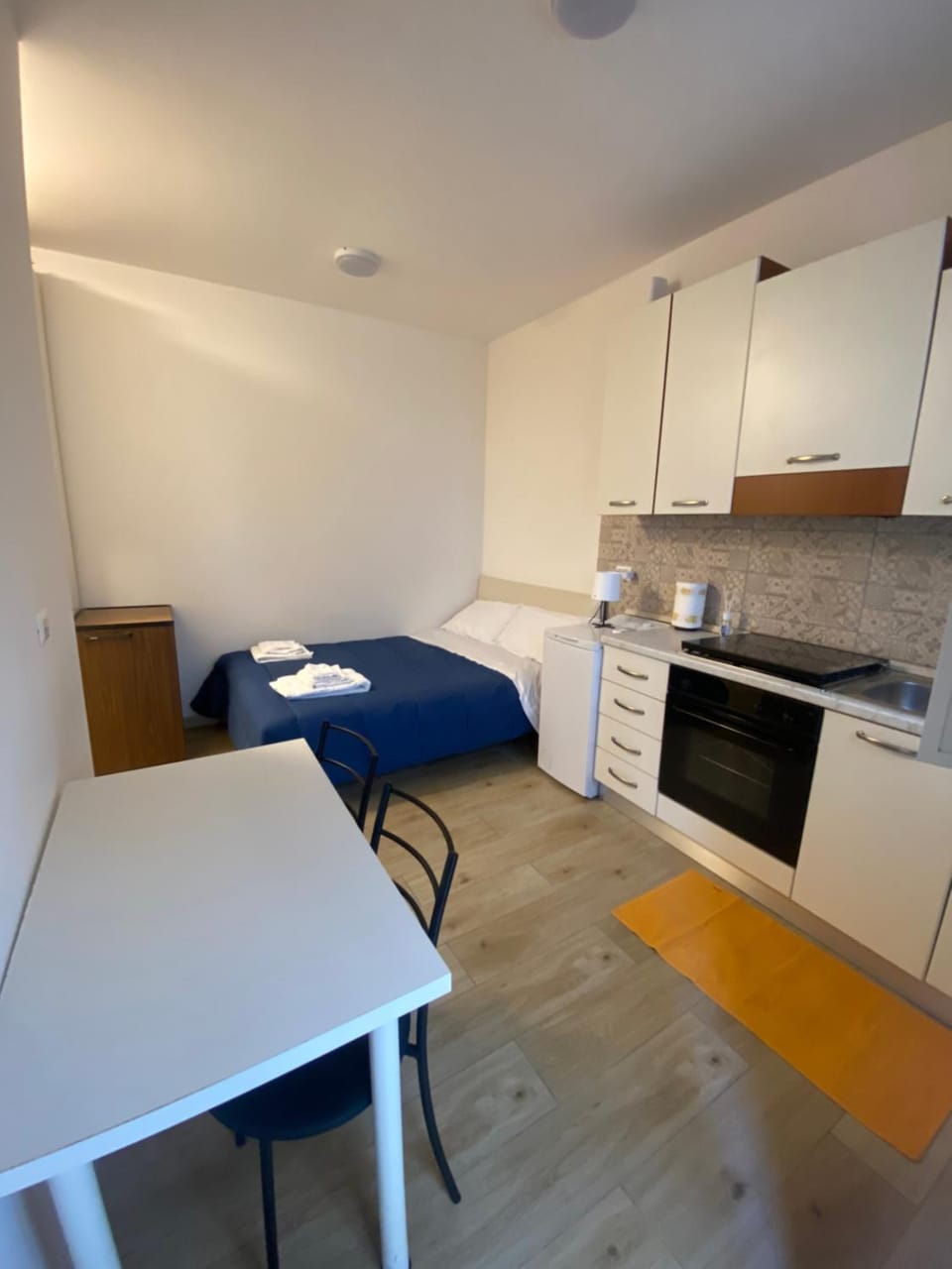 Bed, Kitchen or kitchenette, pet friendly, stove