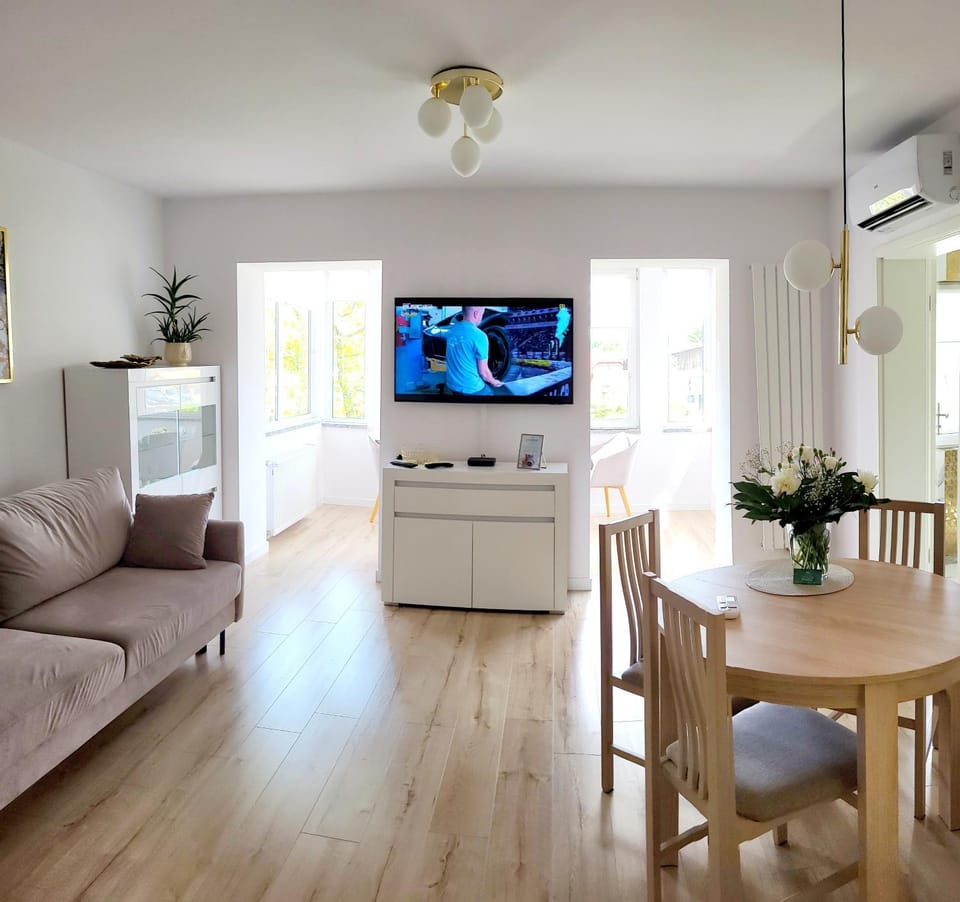 APART KARKONOSZE - Klimatyzowany Apartament Charlotte Karpacz na deptaku z parkingiem w cenie Apartment in Lower Silesian Voivodeship