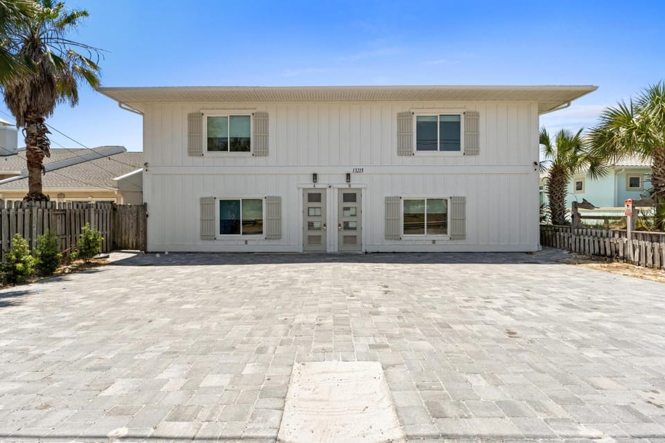 Property building, Facade/entrance, Day, Parking