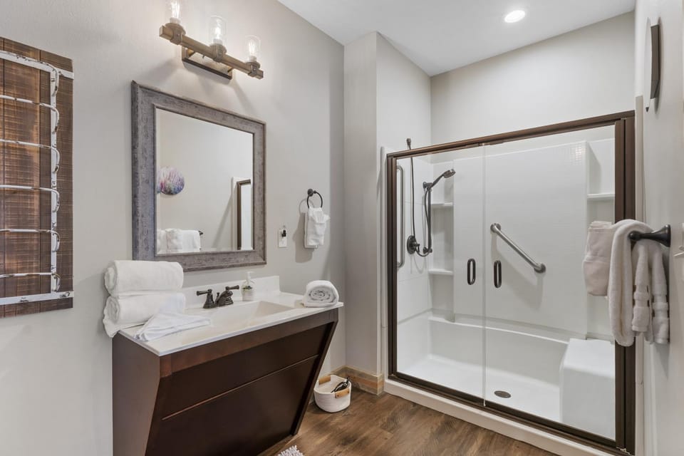 CC280- Lakefront Haven Nature lodge in Branson