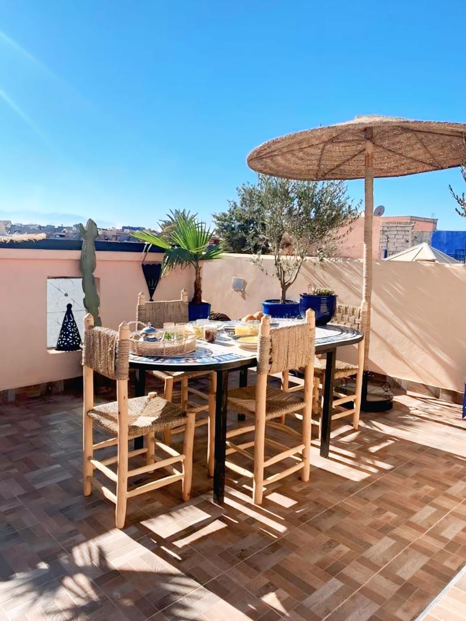 Patio, Restaurant/places to eat, Mountain view