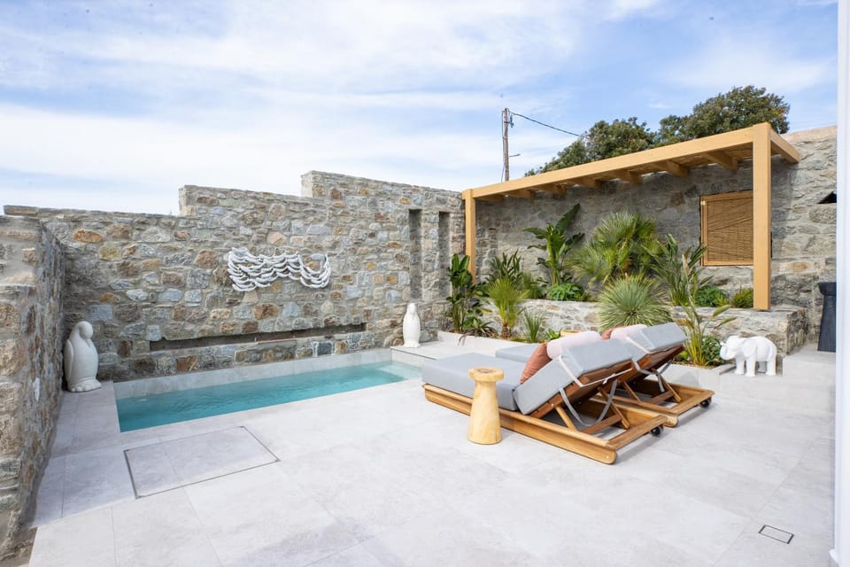 Day, Pool view, Swimming pool, sunbed
