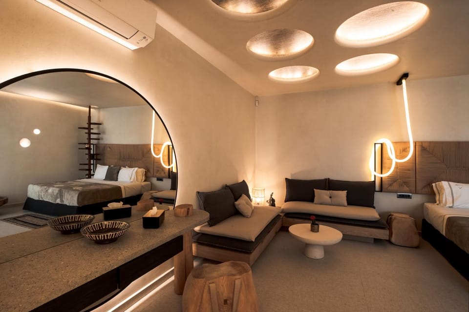 Bed, Photo of the whole room, Seating area, Bedroom