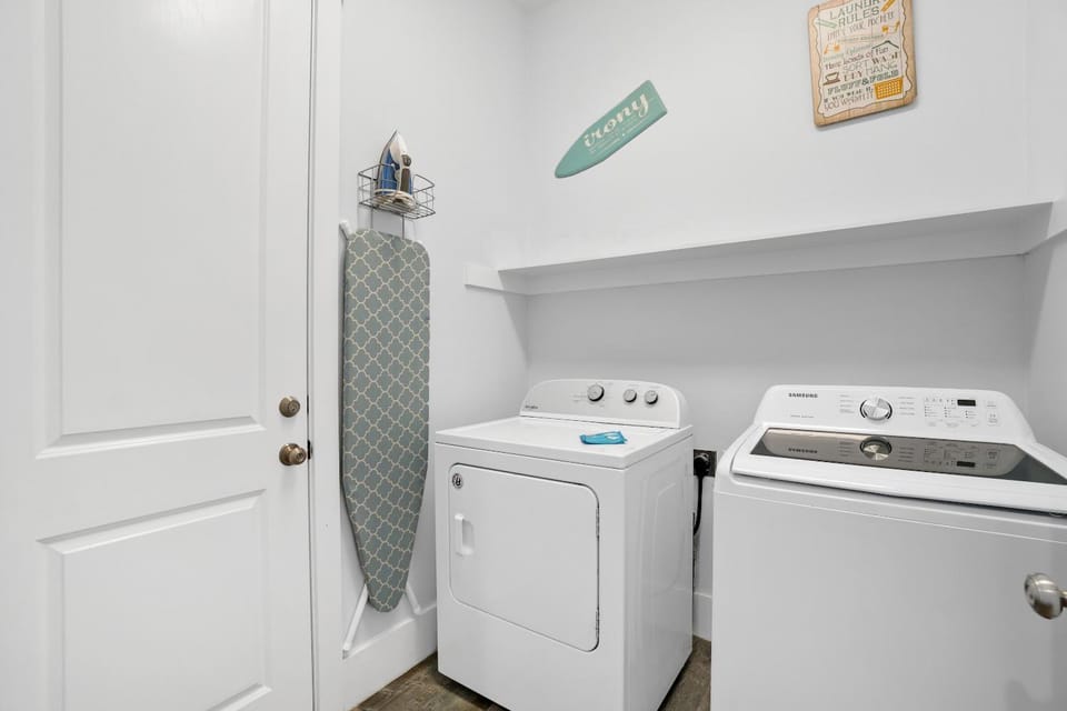 Area and facilities, furniture, furniture, laundry, laundry, washing machine, dryer