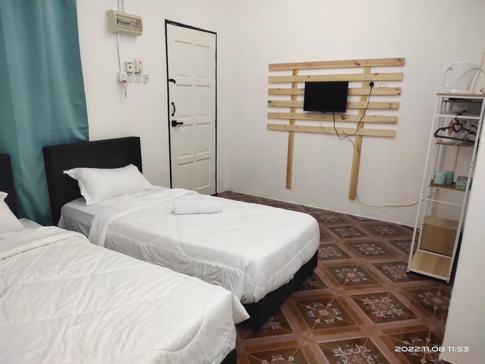 Bed, TV and multimedia, Photo of the whole room