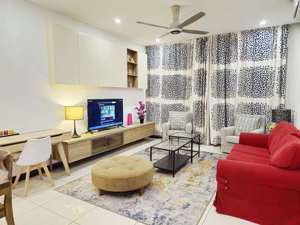 Property building, Communal lounge/ TV room, TV and multimedia, Living room, Photo of the whole room, Seating area, Evening entertainment, fireplace