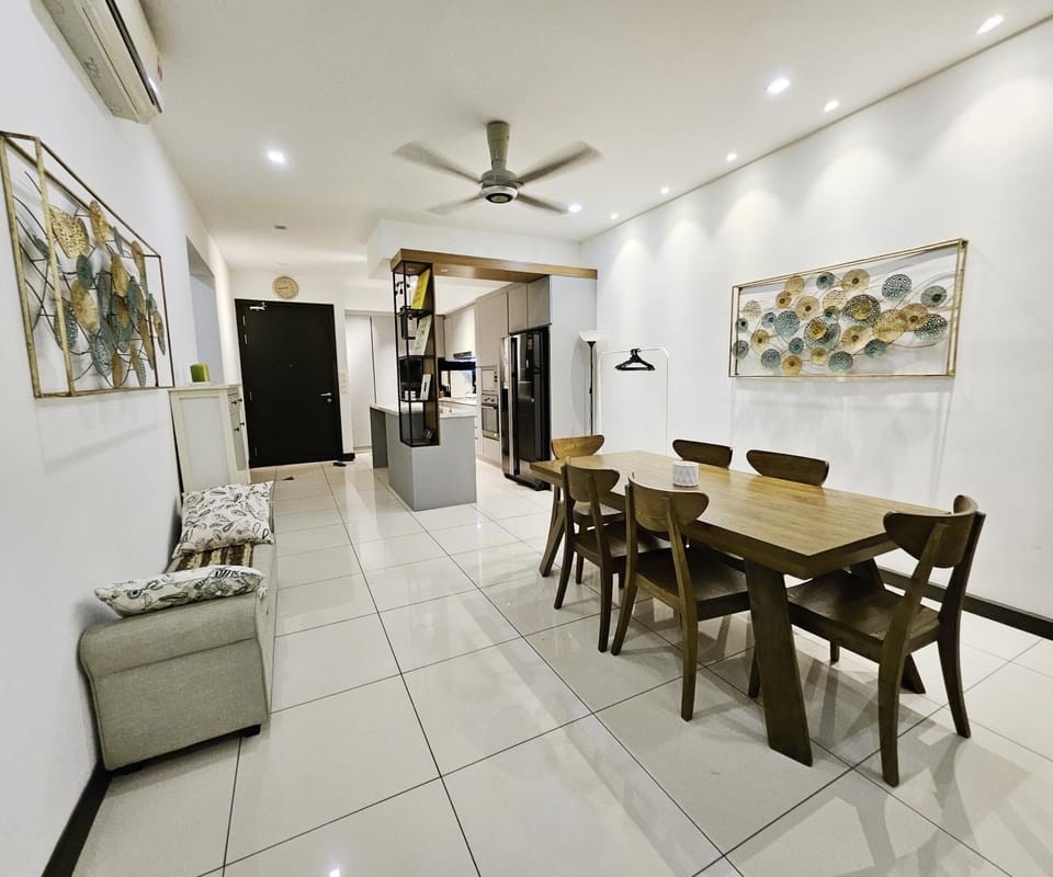 Kitchen or kitchenette, Living room, Seating area, Dining area, fireplace, minibar, pet friendly, kitchen