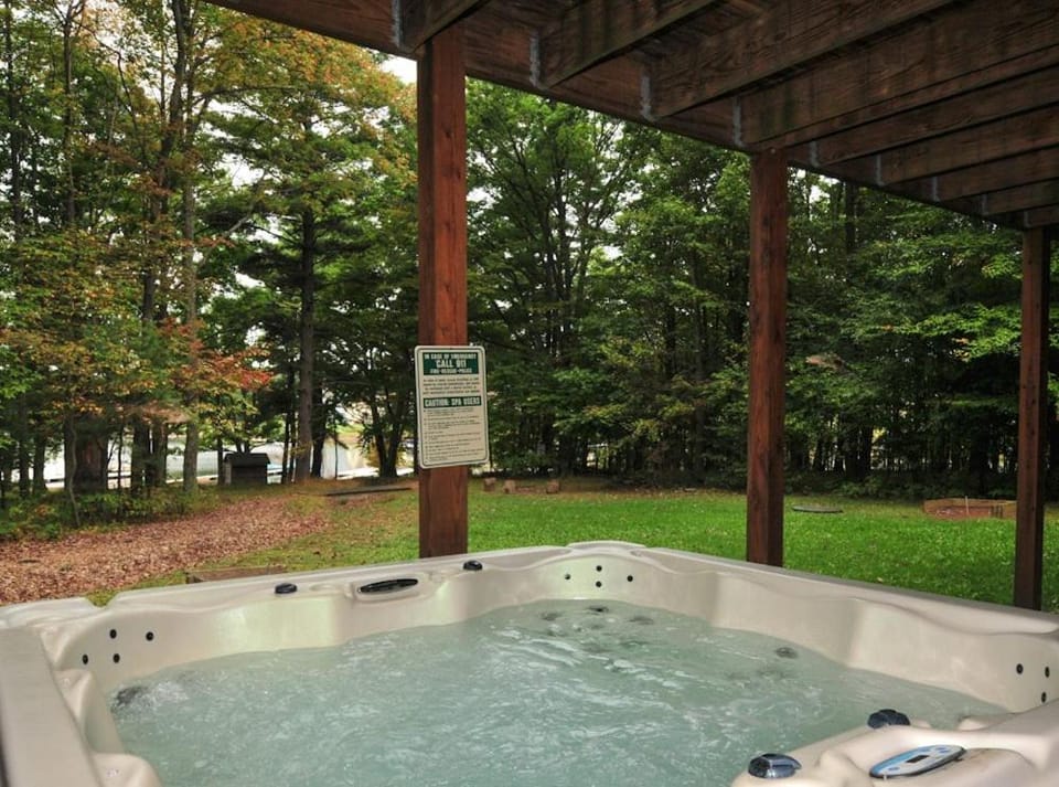 Natural landscape, Hot Tub, Garden view