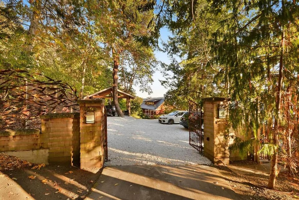 Salishan Chief Suite by EMR Vacation Rentals House in Southern Gulf Islands
