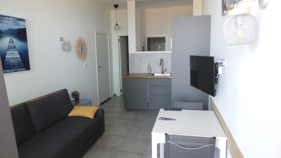 Kitchen or kitchenette, Living room