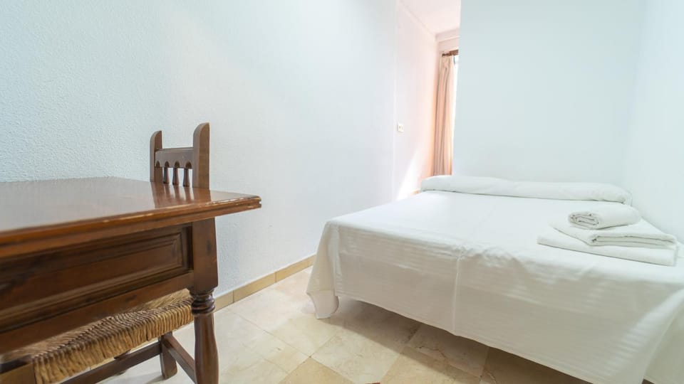 Bed, Photo of the whole room, Bedroom, bunk bed