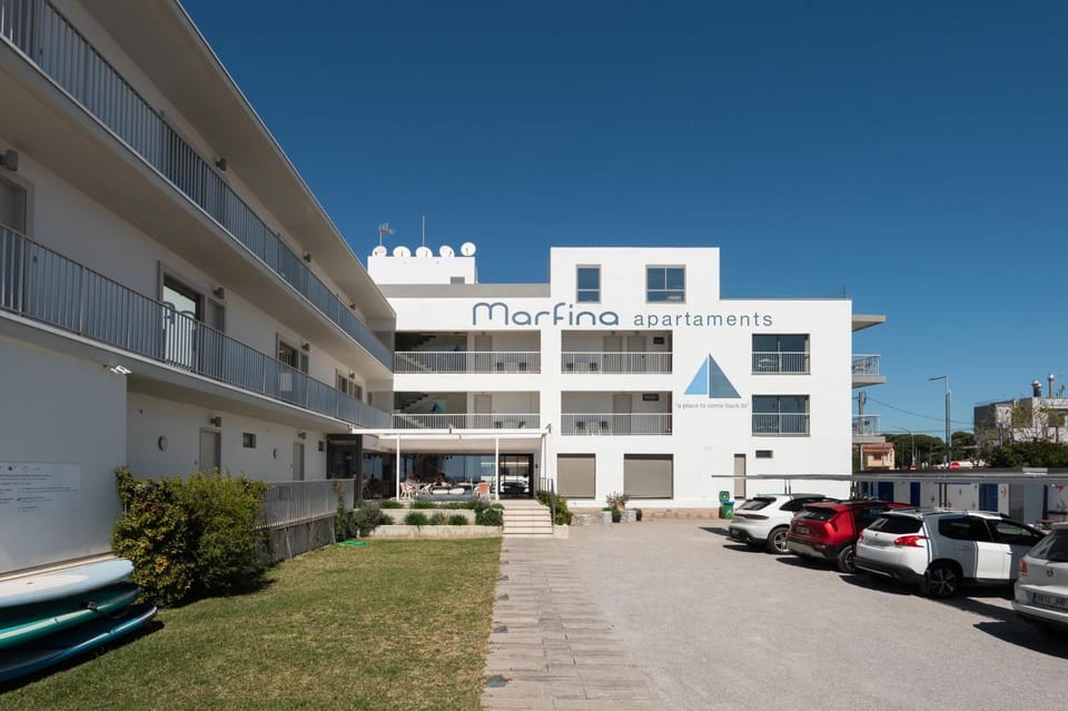 Off site, Area and facilities, Sports, Parking, internet, sunbed