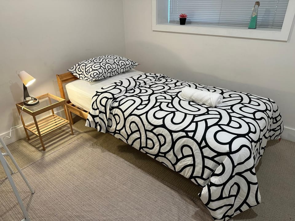 Private room in a Shared house Vacation rental in Vancouver