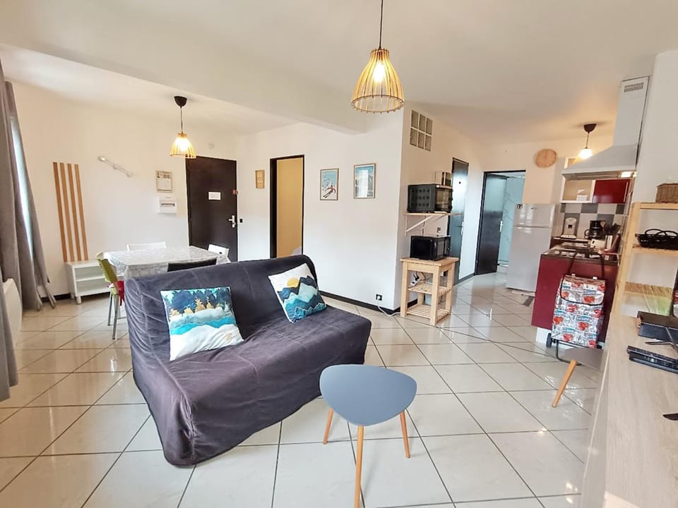TV and multimedia, Kitchen or kitchenette, Living room, Seating area, Dining area, oven