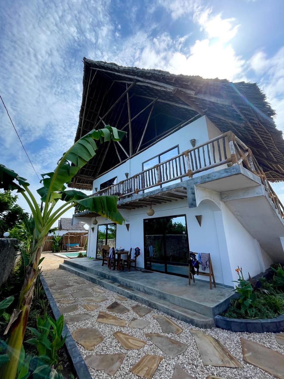 Property building, Patio, Day, Balcony/Terrace