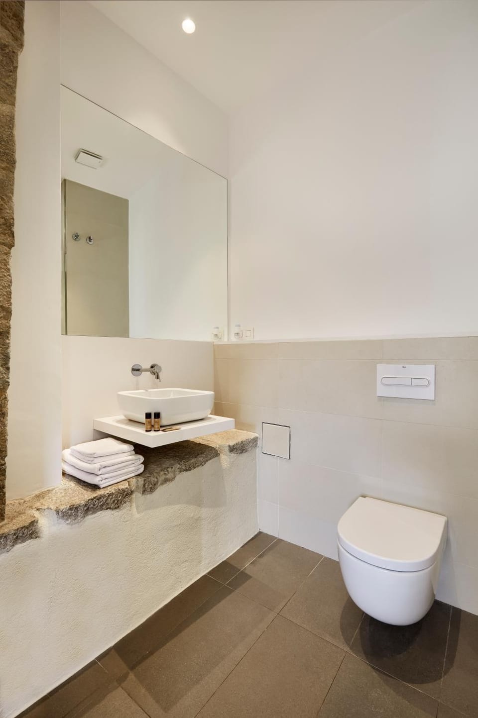 Bathroom, towels