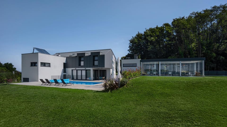 Property building, Day, Natural landscape, Garden, Garden view, Pool view, Swimming pool, sunbed