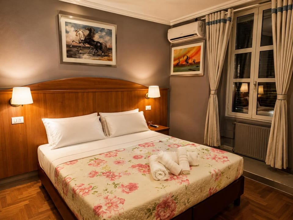Bedroom, towels