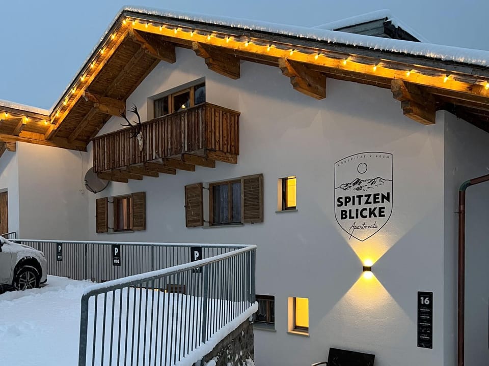 Property building, Property logo or sign, Winter, Logo/Certificate/Sign, Street view, Parking