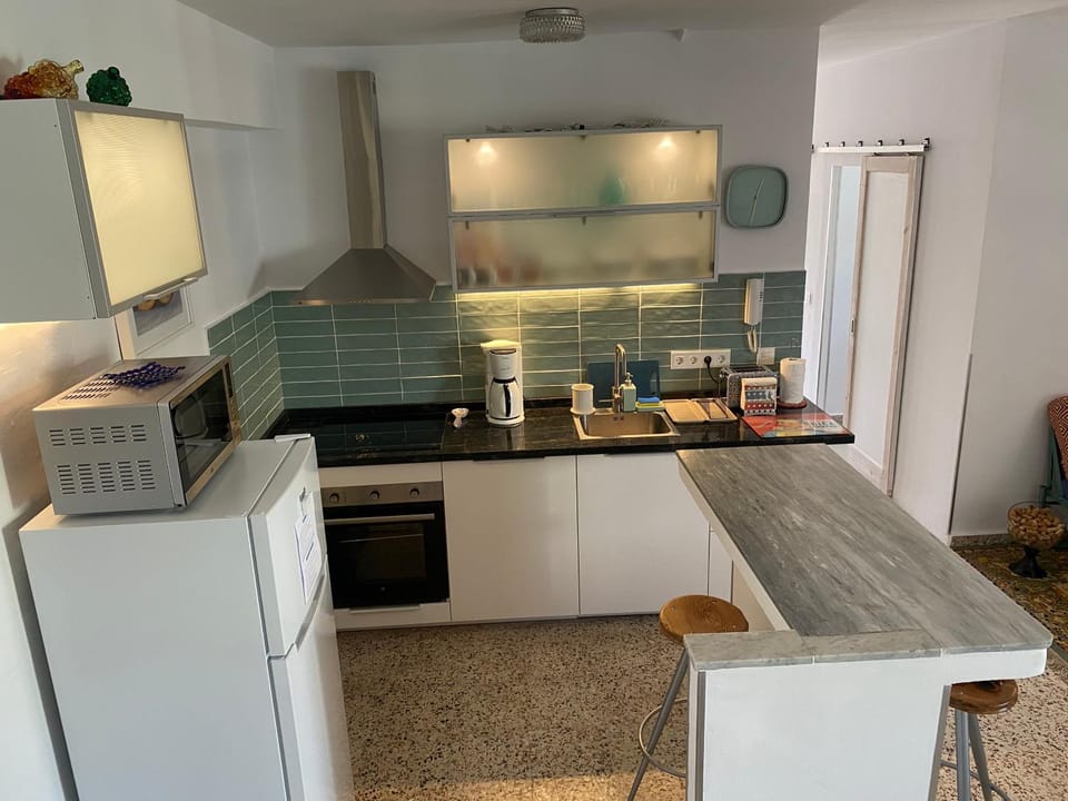Dining area, kitchen