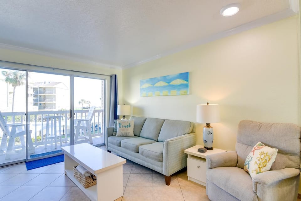 Walk to Galveston Beach: Resort Condo w/ Perks! House in Galveston Island