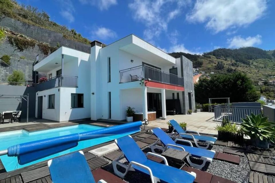 Property building, Pool view